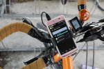 Smartfon przy rowerze